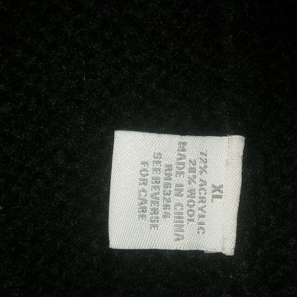 Sweater - Picture 4 of 4